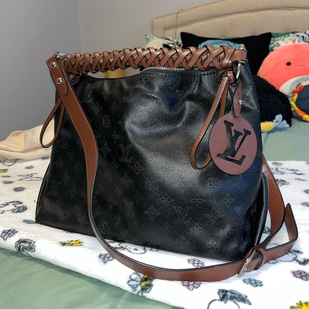 Small-Medium bucket bag, side satchel, purse